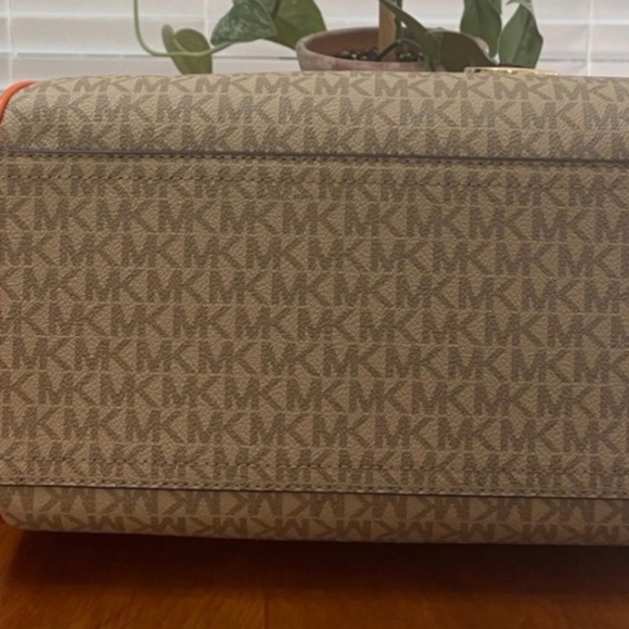 Micheal kors Travel Medium Duffle - Picture 3 of 4